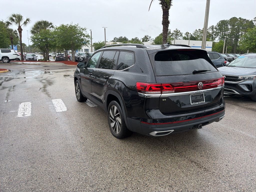 Used 2024 Volkswagen Atlas SE w/ Panoramic Sunroof Package FWD image 6