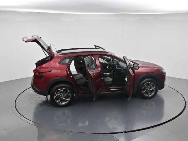 Used 2025 Chevrolet Trax LT w/ LT Convenience Package FWD image 48