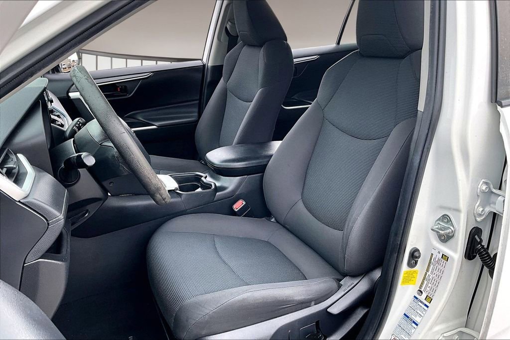 Used 2021 Toyota RAV4 LE image 23