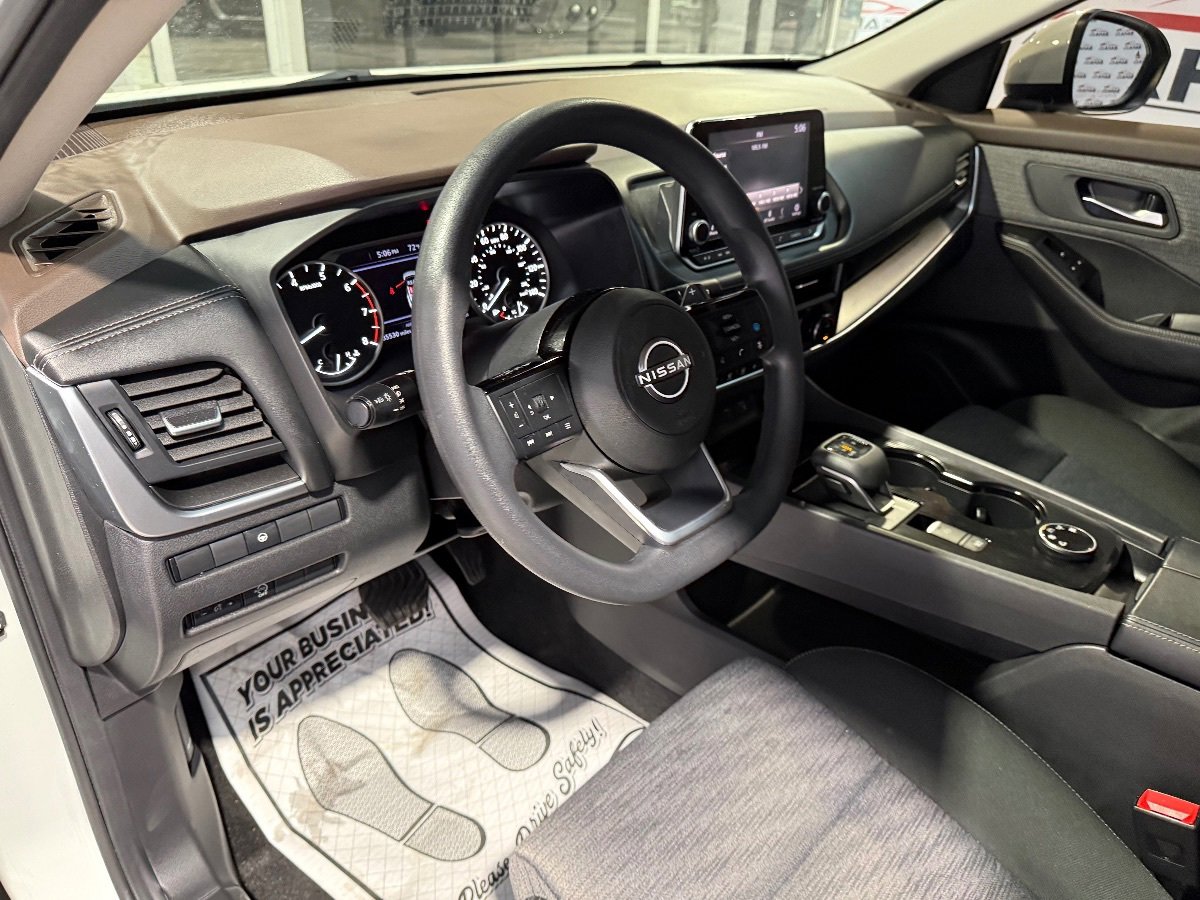Used 2023 Nissan Rogue SV image 32