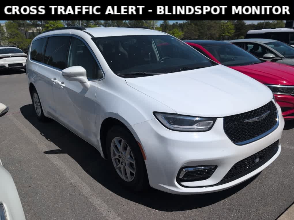 Used 2022 Chrysler Pacifica Touring-L image 3