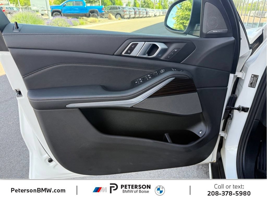 Used 2024 BMW X5 xDrive50e w/ Premium Package AWD/4WD image 17