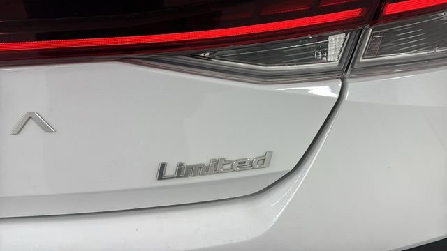 Used 2024 Hyundai Elantra Limited image 34