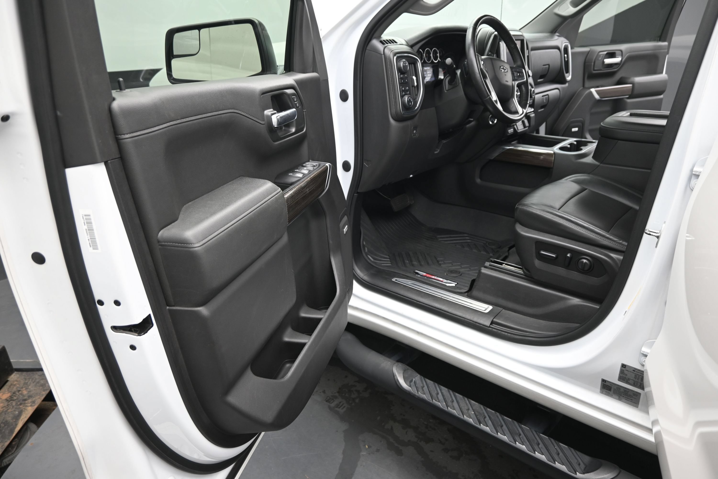 Used 2020 Chevrolet Silverado 1500 LT Trail Boss AWD/4WD image 15