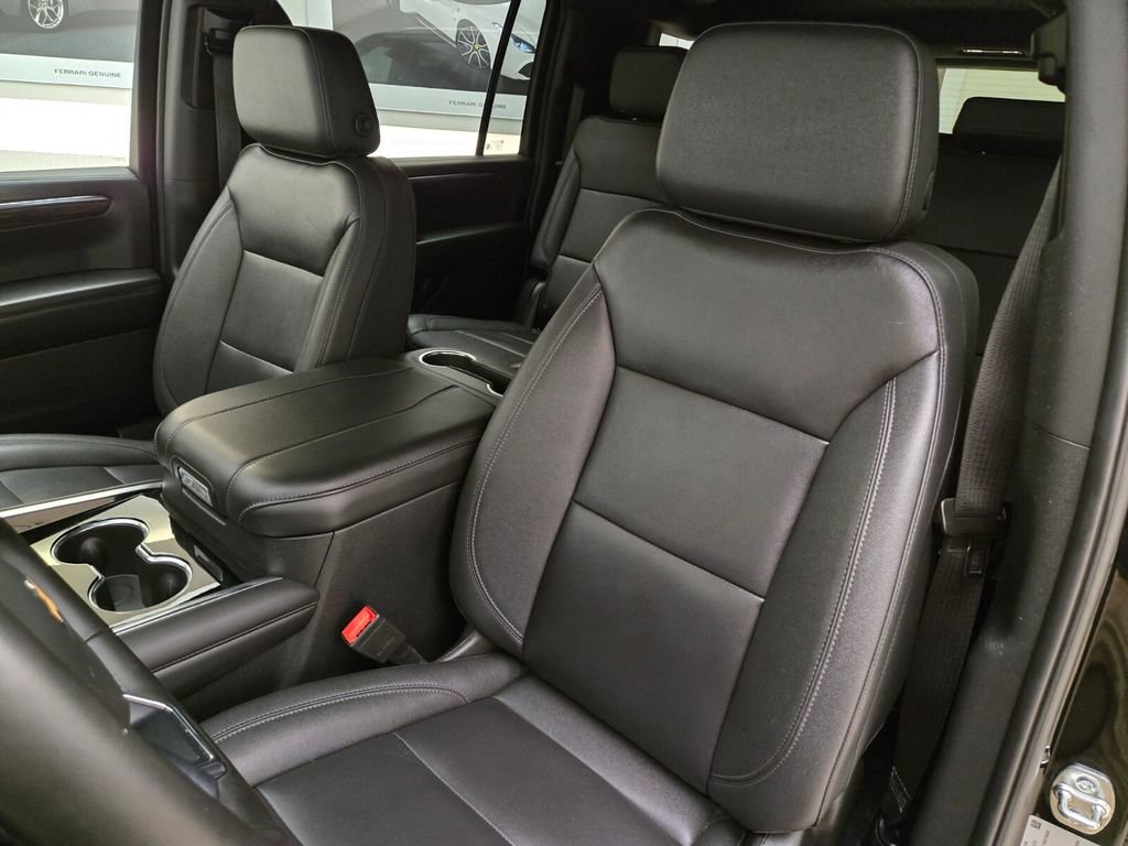 Used 2025 Chevrolet Suburban LT AWD/4WD image 31