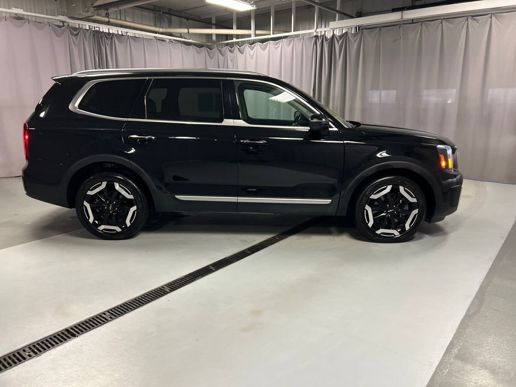 Used 2025 Kia Telluride S FWD image 8