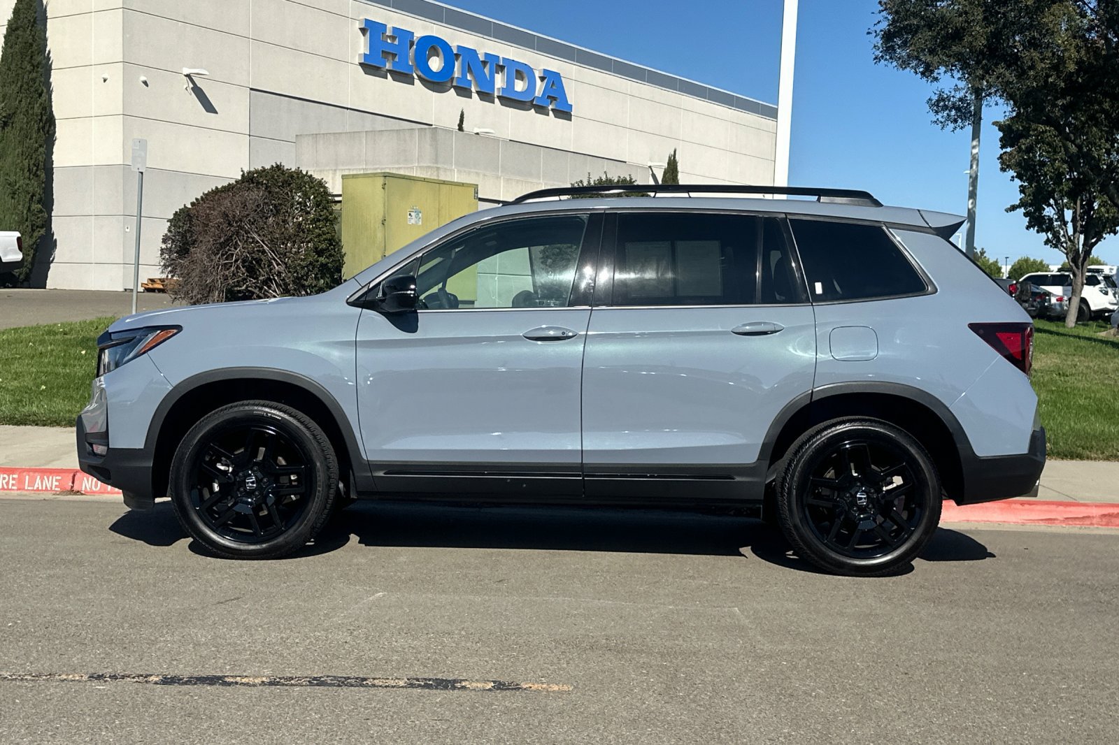 Certified 2025 Honda Passport Black Edition image 7