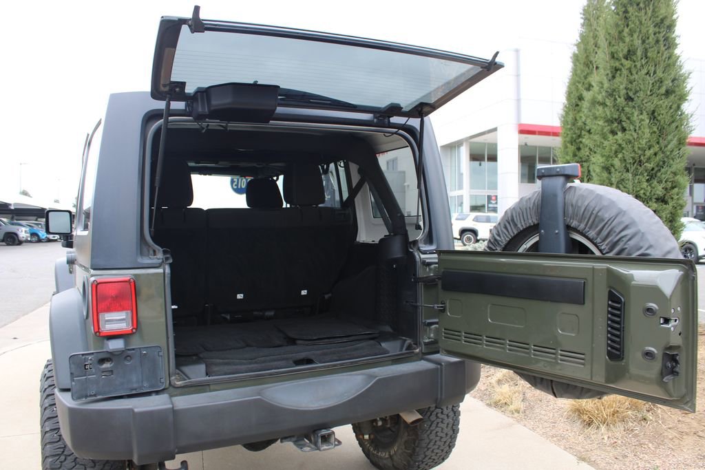 Used 2015 Jeep Wrangler Unlimited Rubicon w/ Connectivity Group AWD/4WD image 49