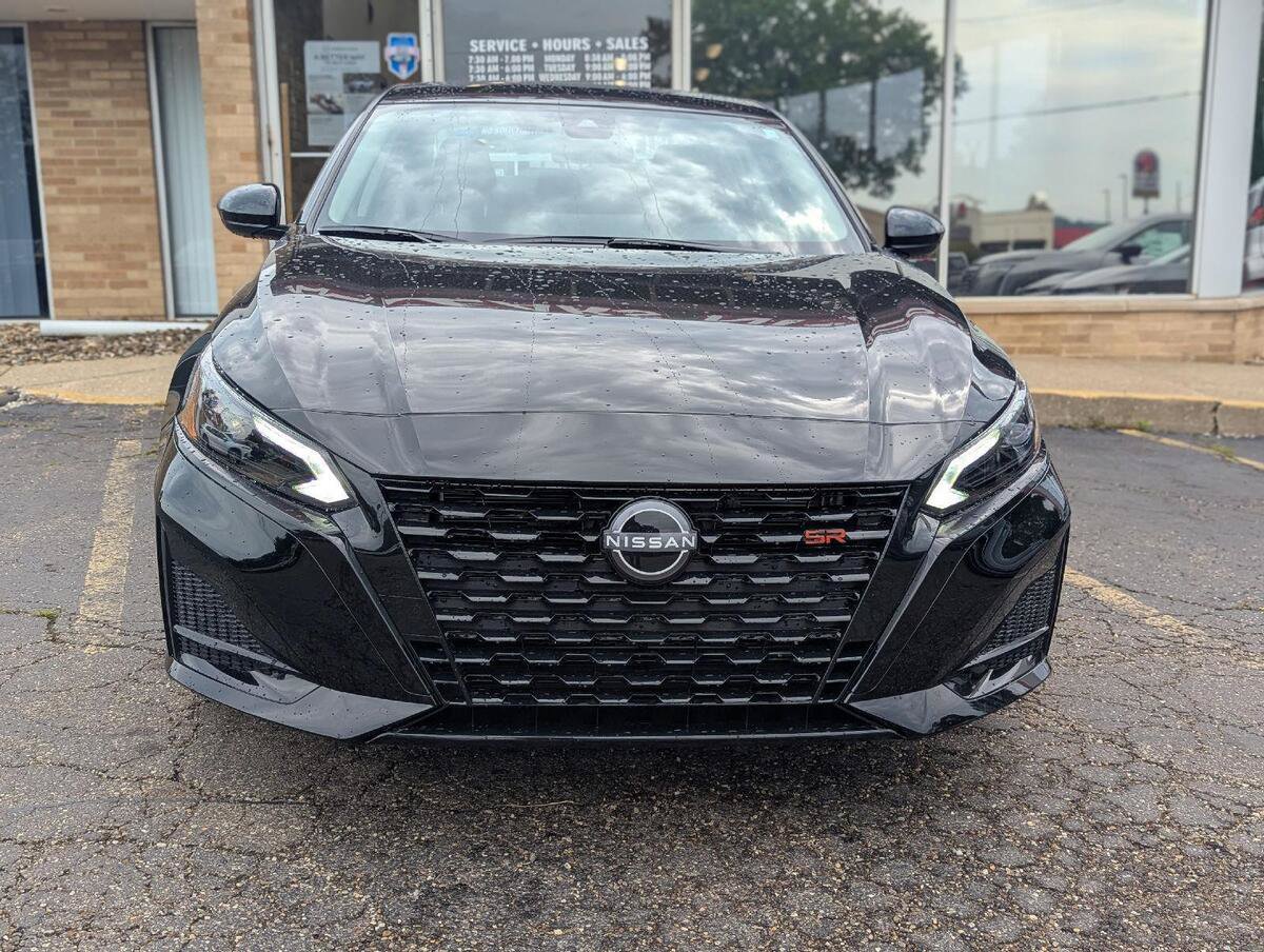 New 2026 Nissan Altima 2.5 SR w/ SR Midnight Edition Package AWD/4WD image 2