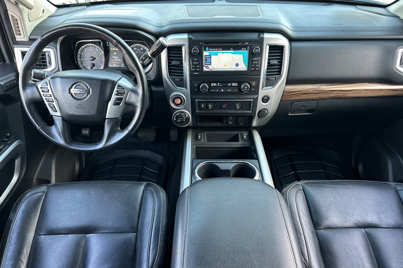 Used 2018 Nissan Titan SL AWD/4WD image 15