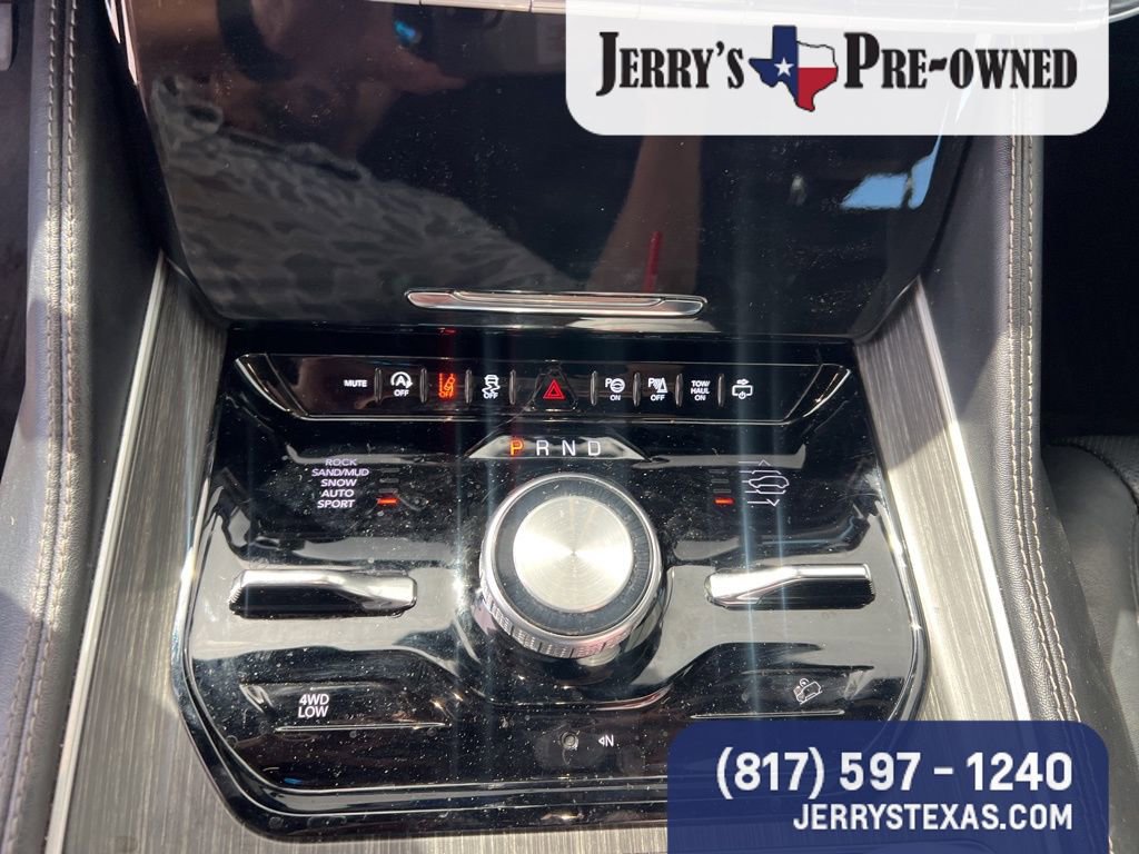 Used 2023 Jeep Wagoneer L Series III w/ Premium Group I image 12