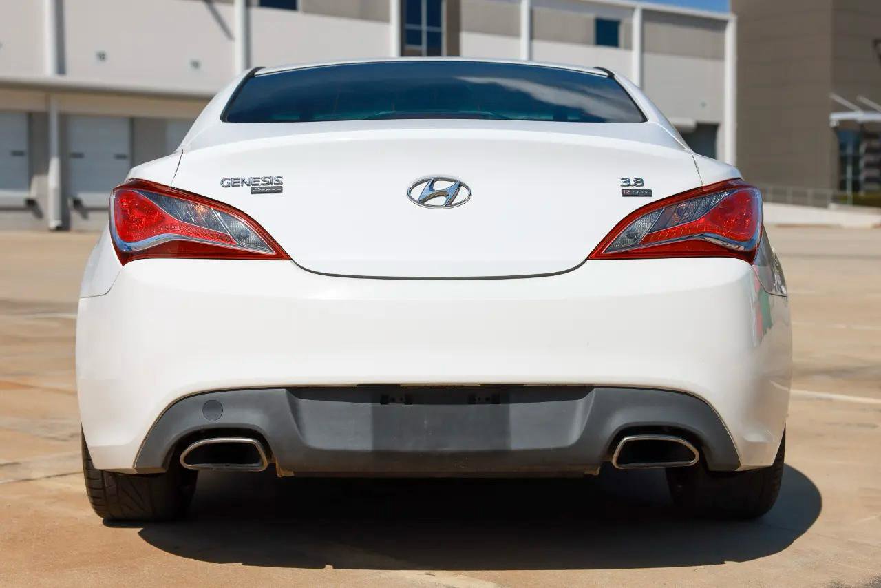 Used 2013 Hyundai Genesis 3.8 image 7