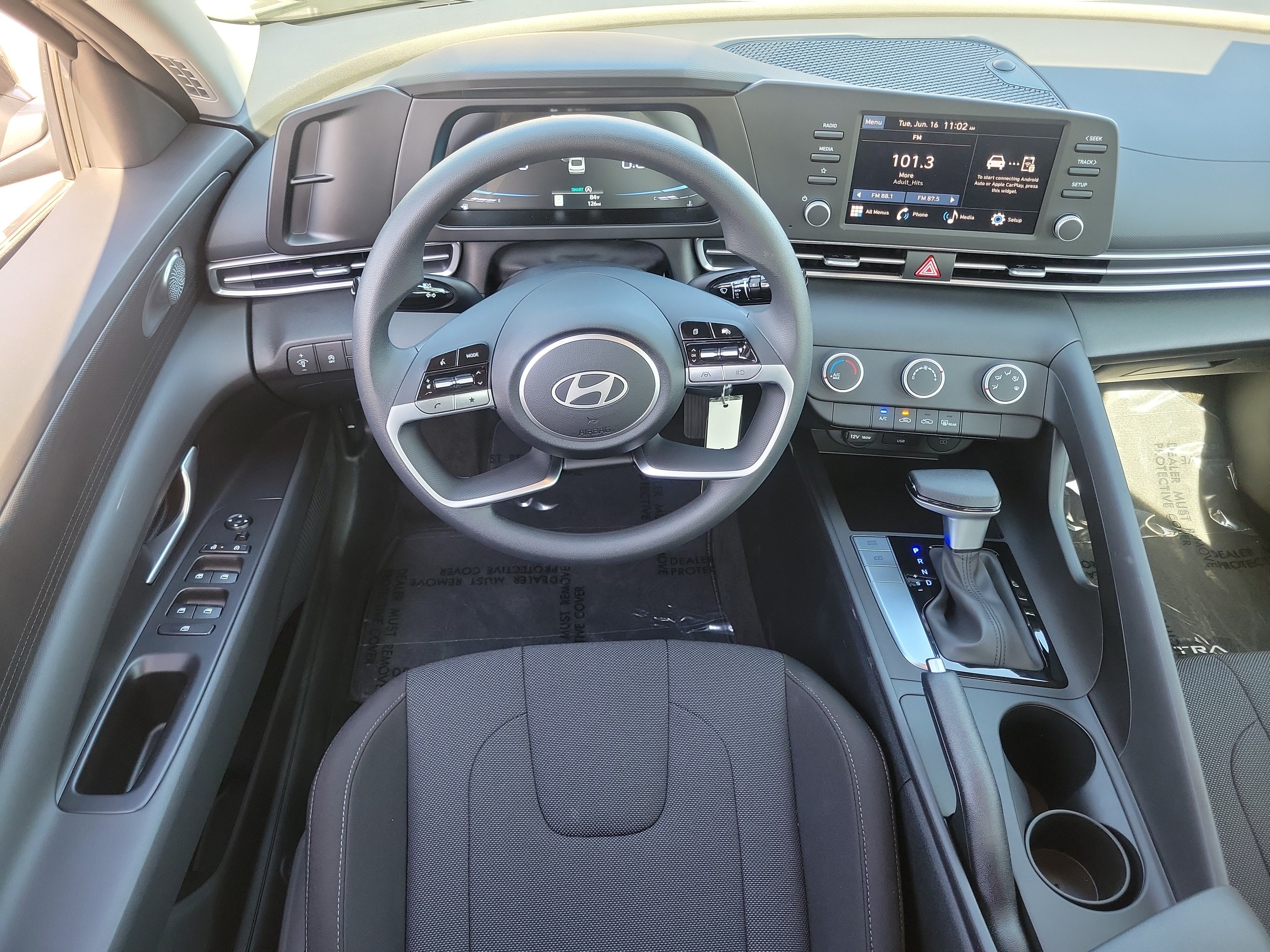 Certified 2026 Hyundai Elantra SE w/ Cargo Package FWD image 7