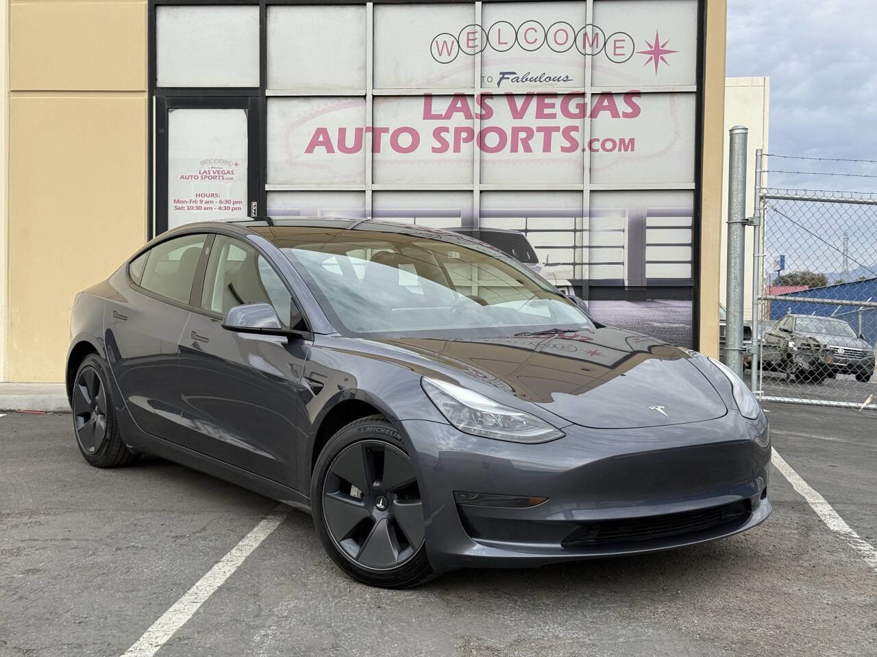 Used 2023 Tesla Model 3 Standard Range image 2