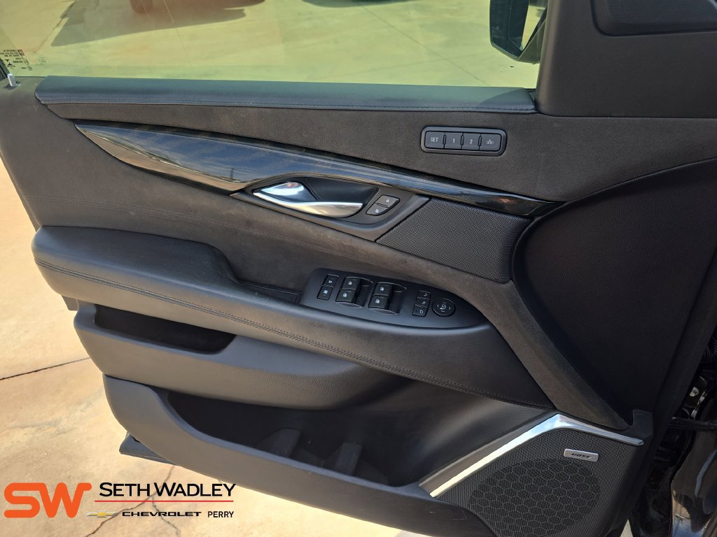 Used 2018 Cadillac Escalade ESV Platinum AWD/4WD image 28