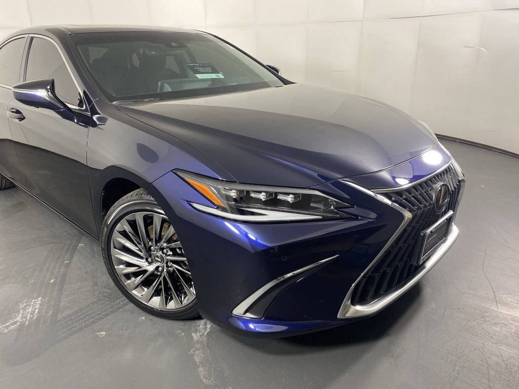 Certified 2025 Lexus ES 300h Ultra Luxury image 2