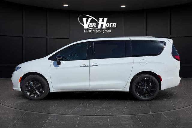 New 2026 Chrysler Pacifica Limited w/ S Appearance Package image 13