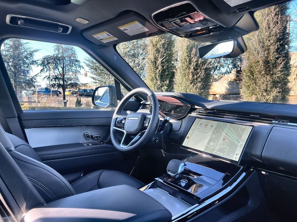 Used 2026 Land Rover Range Rover Sport SE image 14