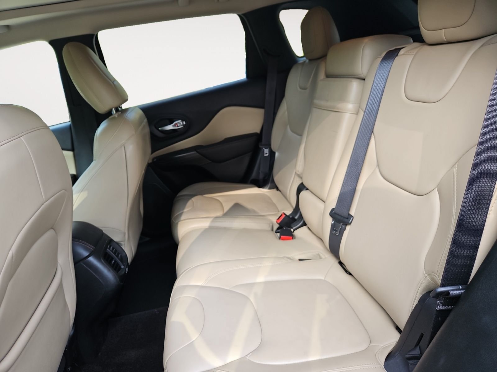 Used 2017 Jeep Cherokee Limited AWD/4WD image 13