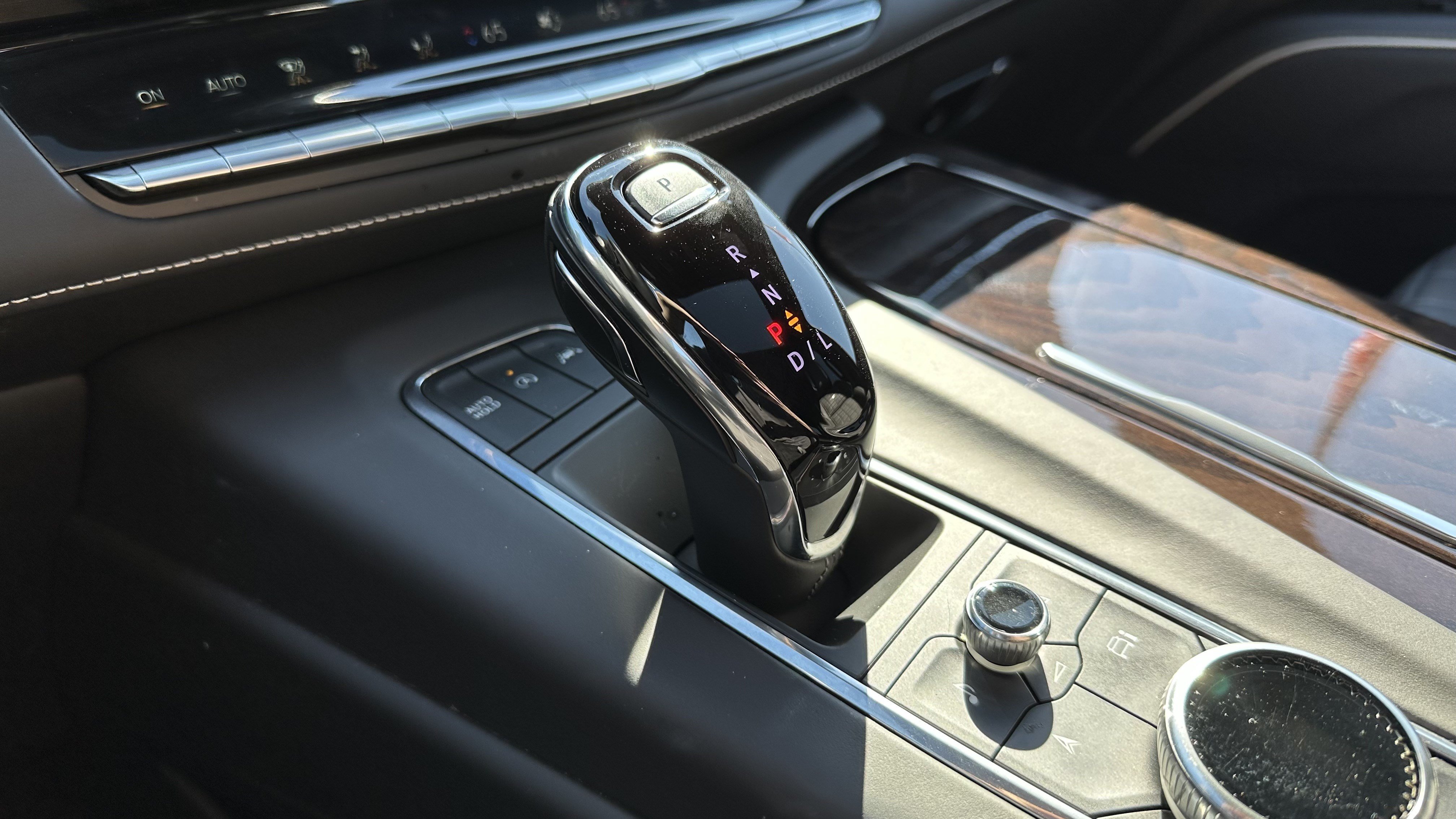 Used 2022 Cadillac Escalade Premium Luxury Platinum AWD/4WD image 27