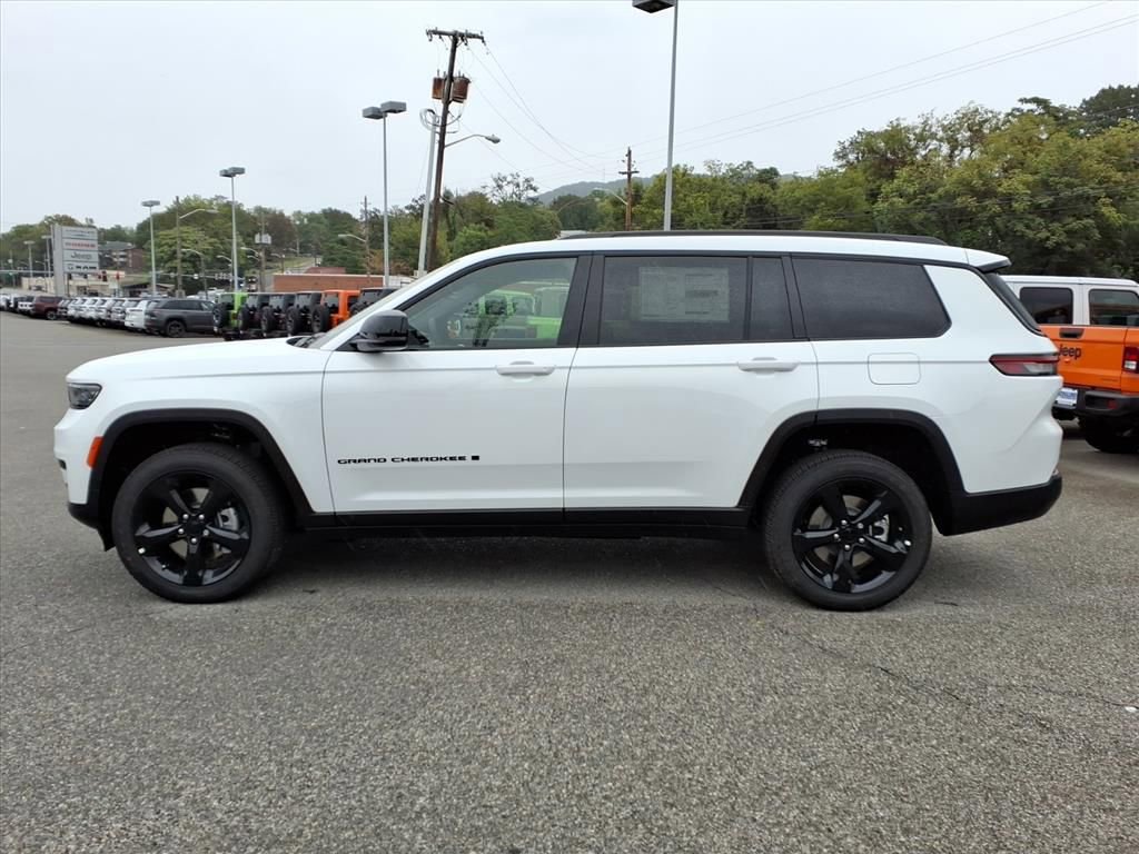 New 2025 Jeep Grand Cherokee L Altitude image 7