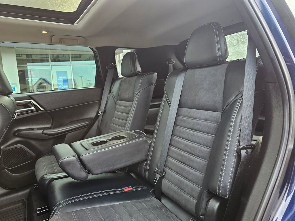 Used 2023 Mitsubishi Outlander SE image 14