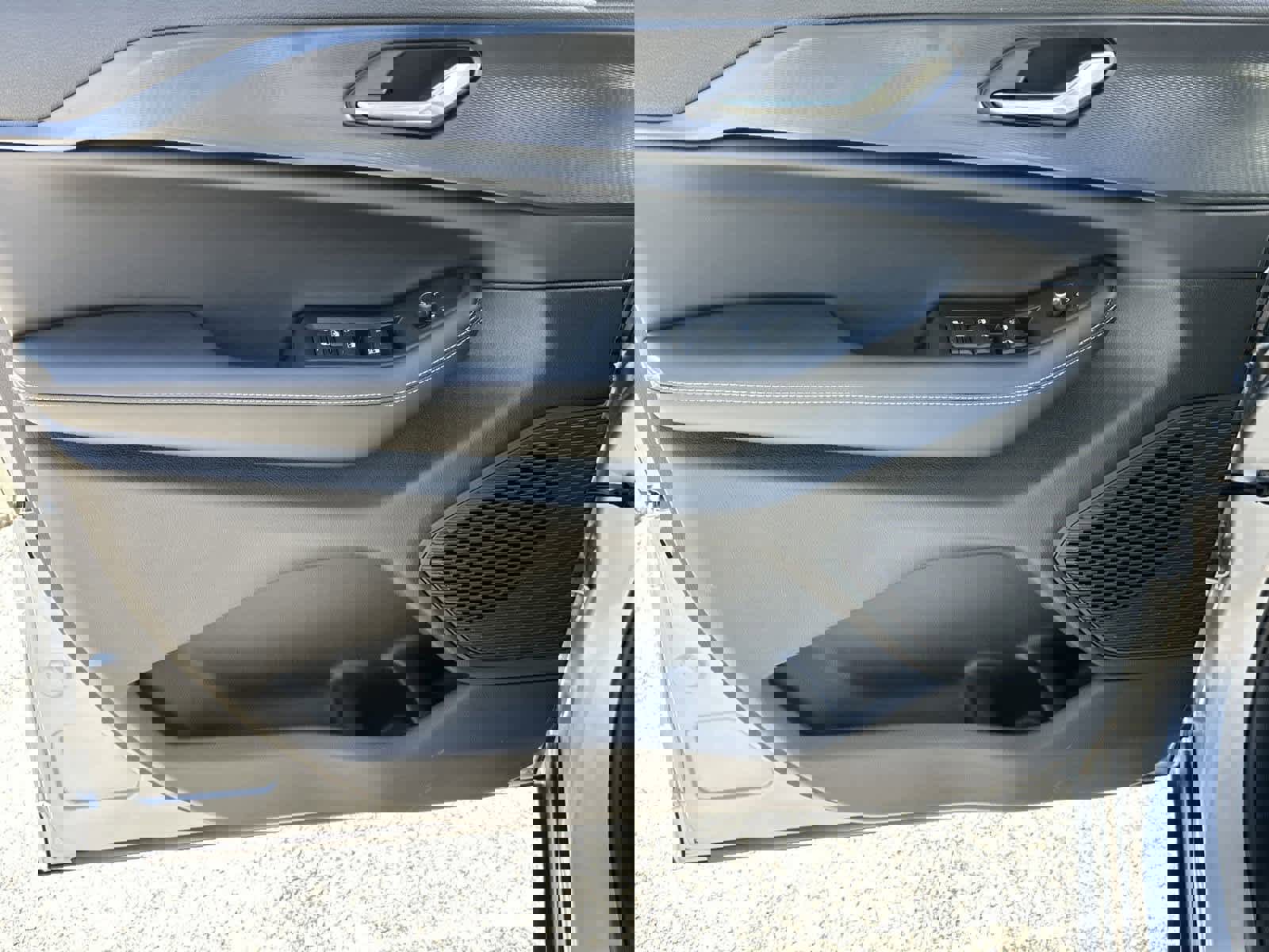 New 2025 Jeep Grand Cherokee Laredo X w/ Trailer Tow Package image 10
