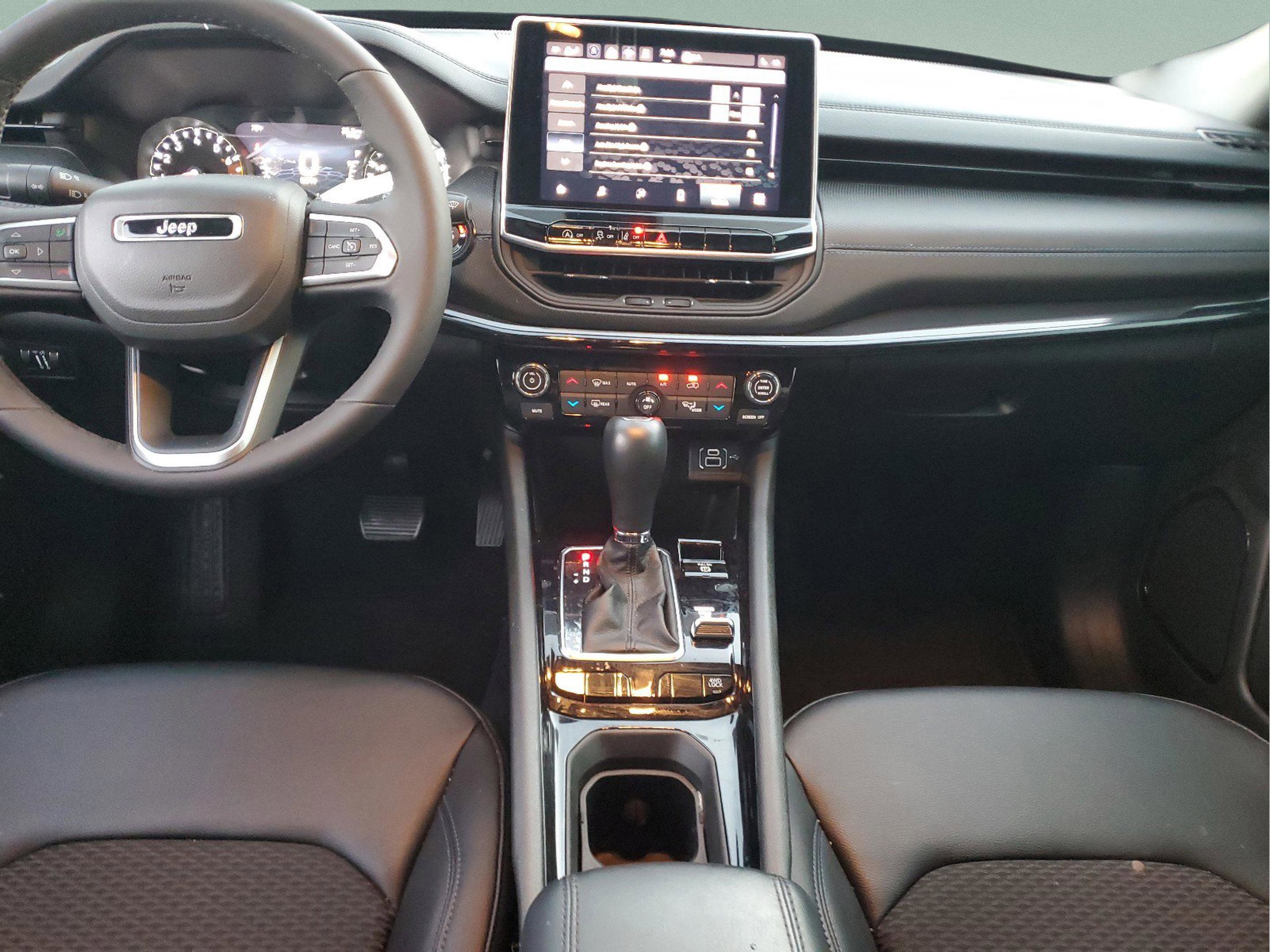 Certified 2025 Jeep Compass Latitude w/ Convenience Group image 14