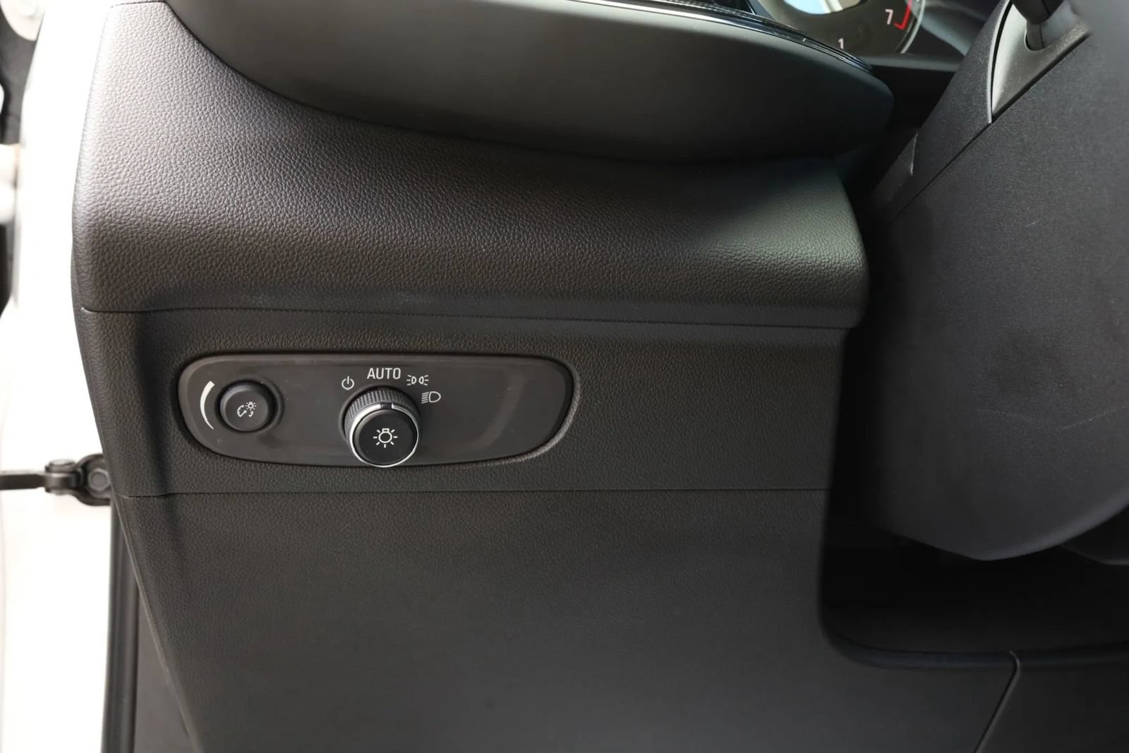 Used 2023 Buick Envision Essence AWD/4WD image 17
