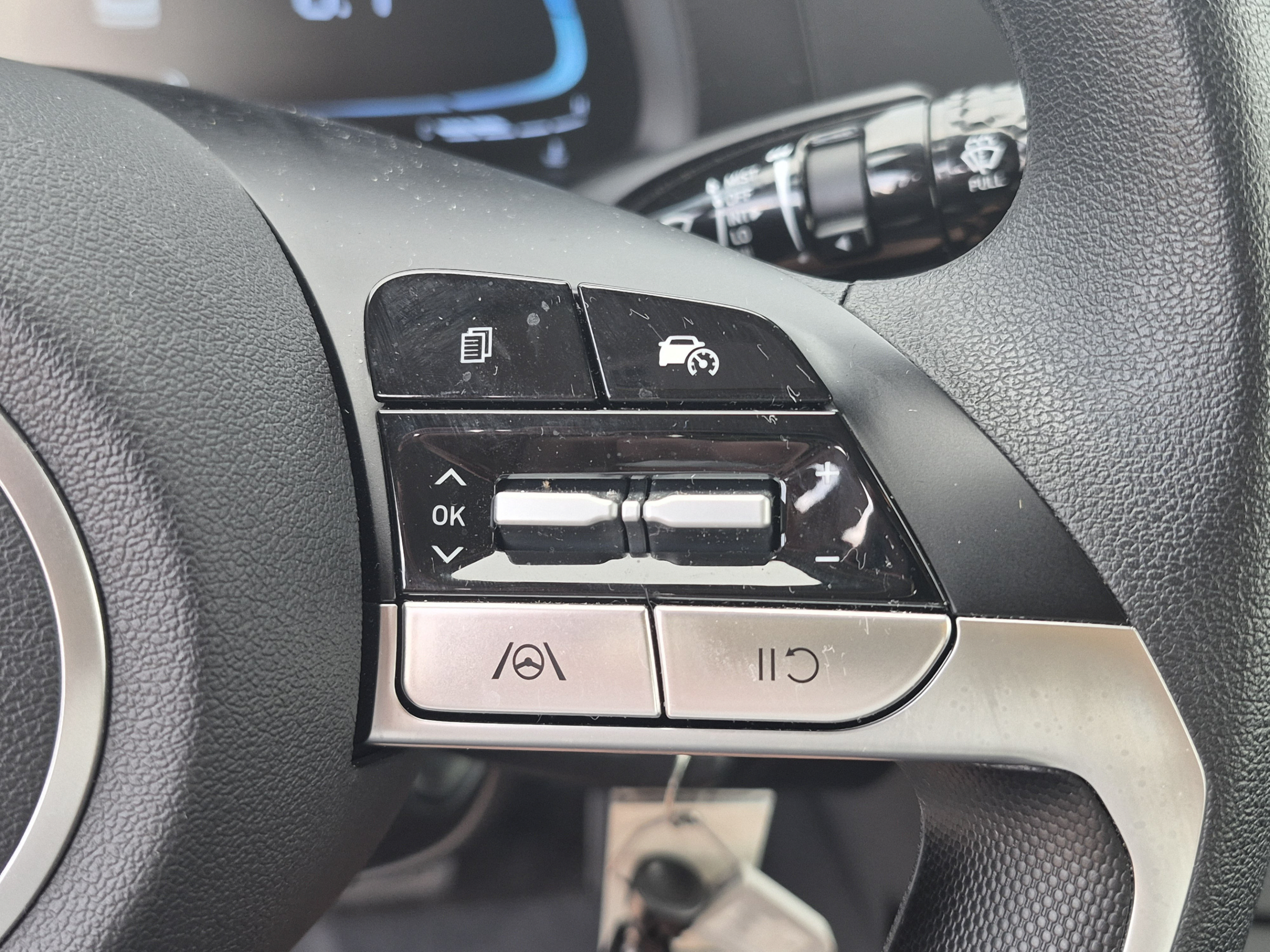 Certified 2025 Hyundai Elantra SE FWD image 28