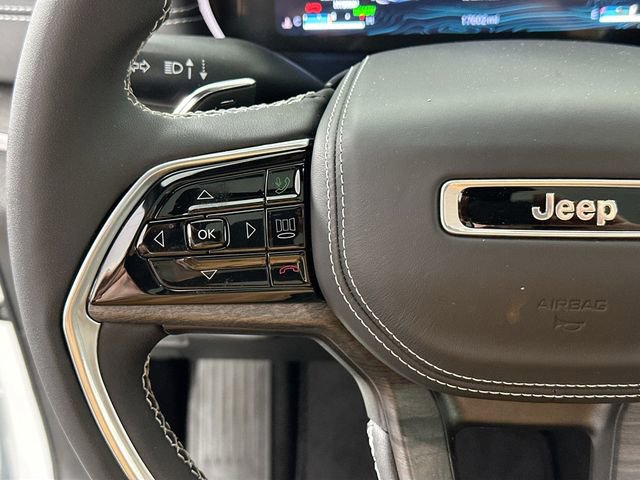 Used 2023 Jeep Grand Cherokee Overland AWD/4WD image 24