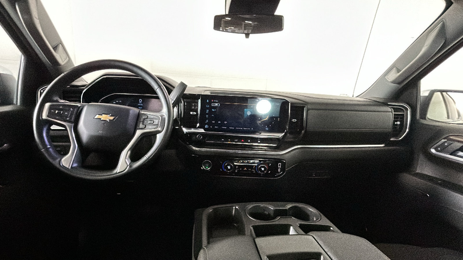 Used 2024 Chevrolet Silverado 1500 LT AWD/4WD image 31