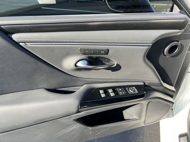 Used 2025 Lexus ES 300h w/ Premium Package image 11