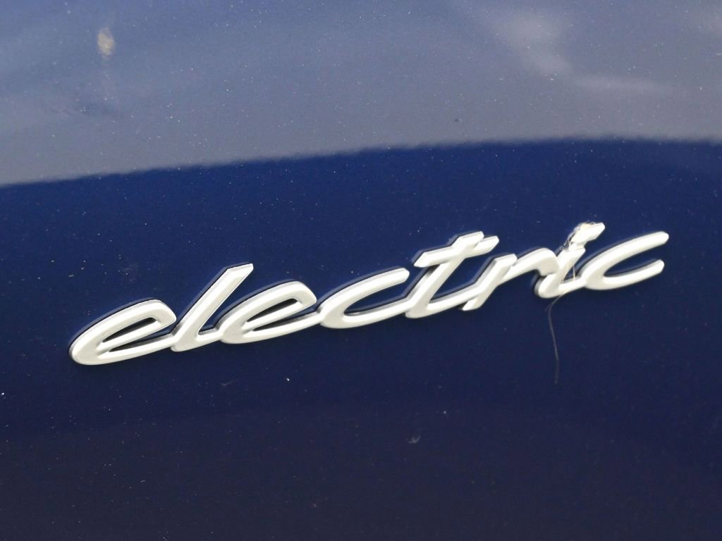 New 2025 Porsche Macan Electric RWD image 10