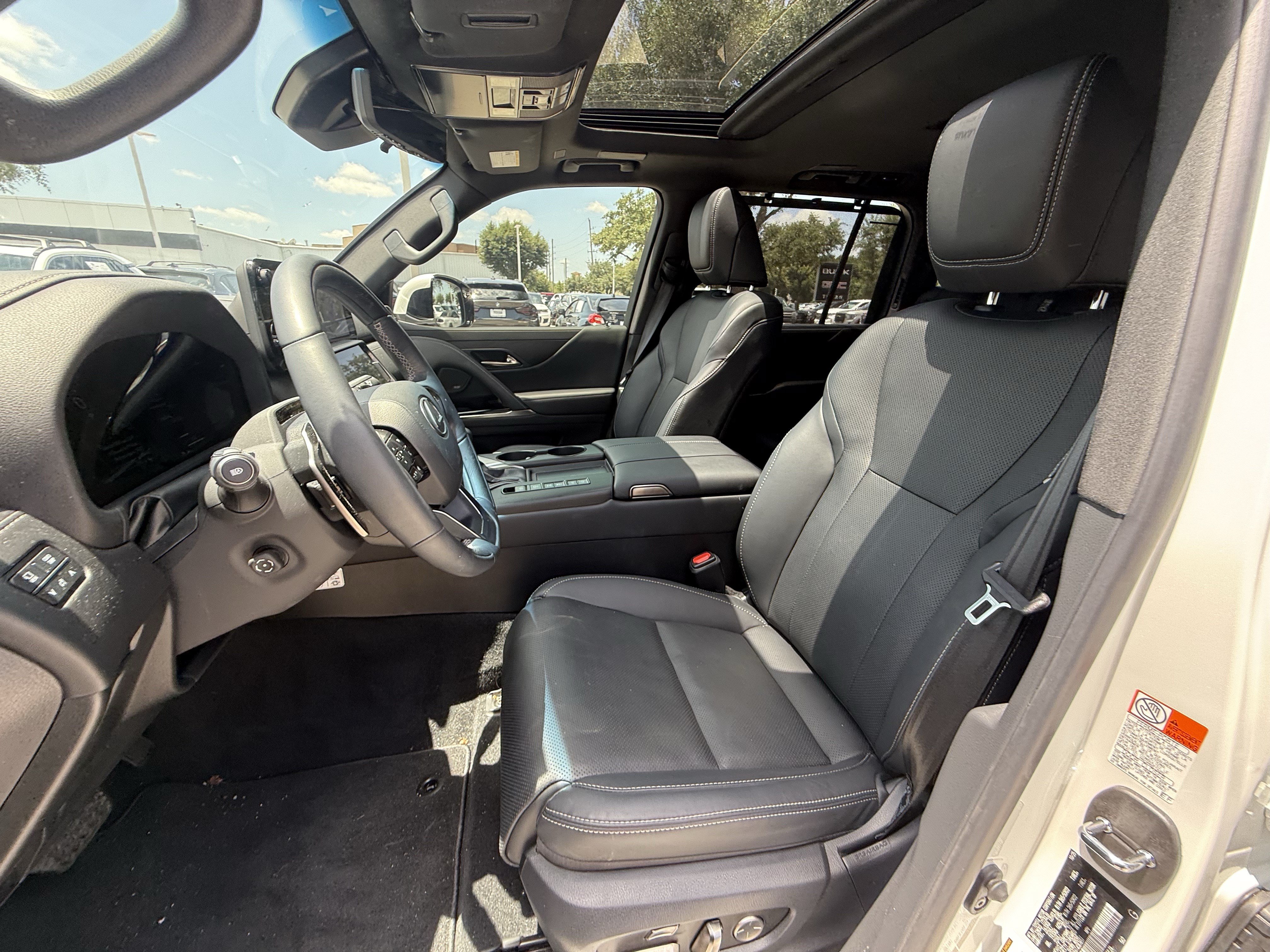 Used 2026 Lexus LX 600 4WD w/ Accessory Package (Z1) image 30