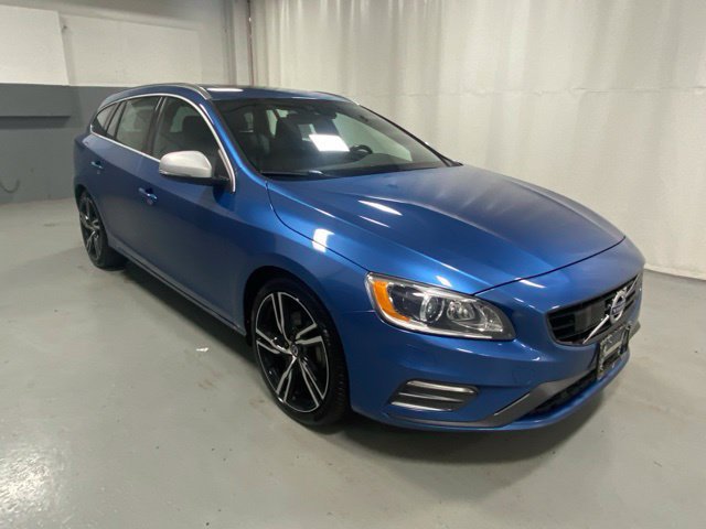 Used 2017 Volvo V60 T6 R-Design Platinum w/ Climate Package AWD/4WD image 4