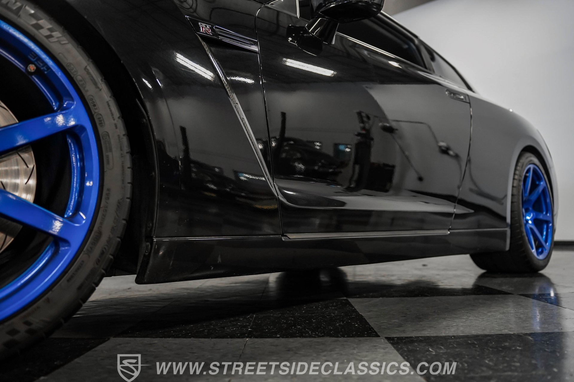 Used 2013 Nissan GT-R Premium image 23