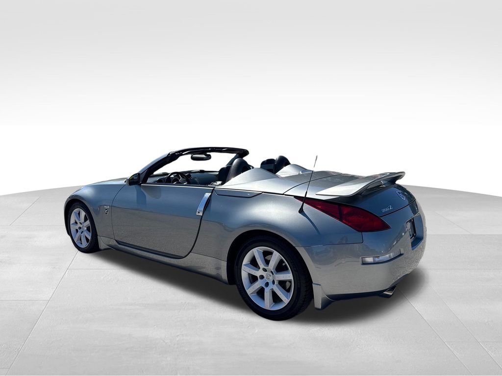 Used 2005 Nissan 350Z Touring RWD image 12