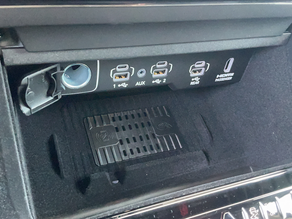 New 2026 Jeep Grand Wagoneer Summit w/ Rear Seat Video Group I AWD/4WD image 30