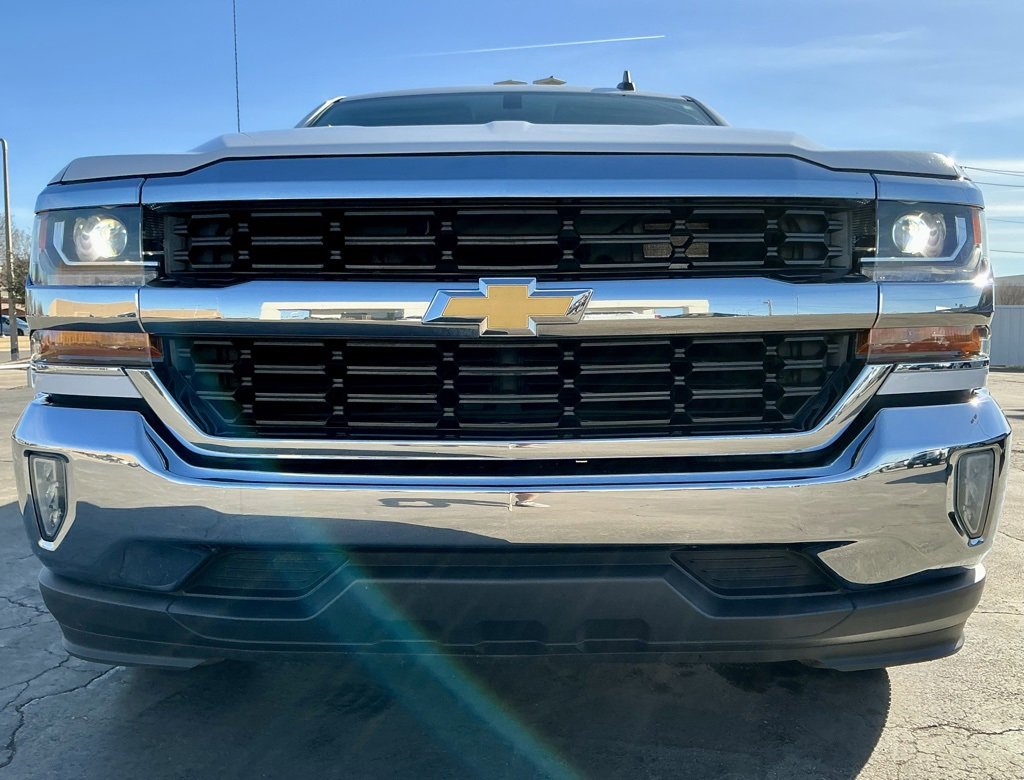 Used 2018 Chevrolet Silverado 1500 LT w/ Texas Edition image 9