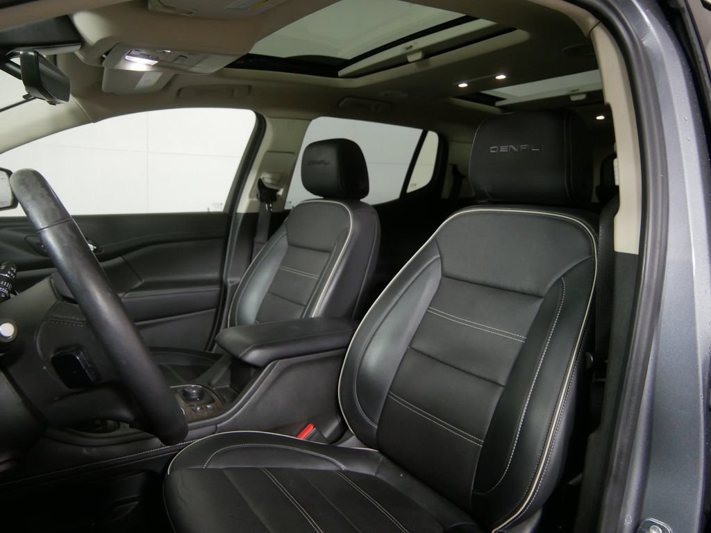 Used 2022 GMC Acadia Denali w/ Denali Ultimate Package image 10