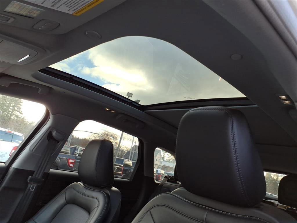 Used 2022 Lincoln Corsair Reserve w/ Equipment Group 201A image 13