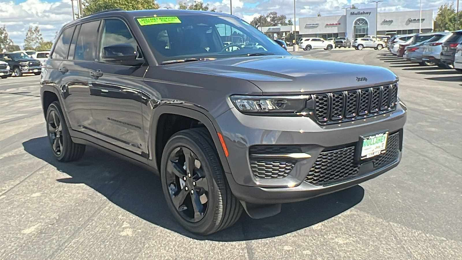 New 2025 Jeep Grand Cherokee Altitude image 1