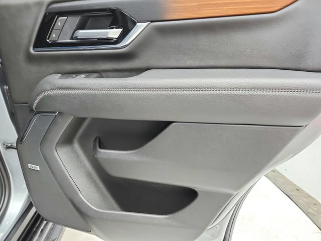 Used 2025 GMC Yukon Denali RWD image 45