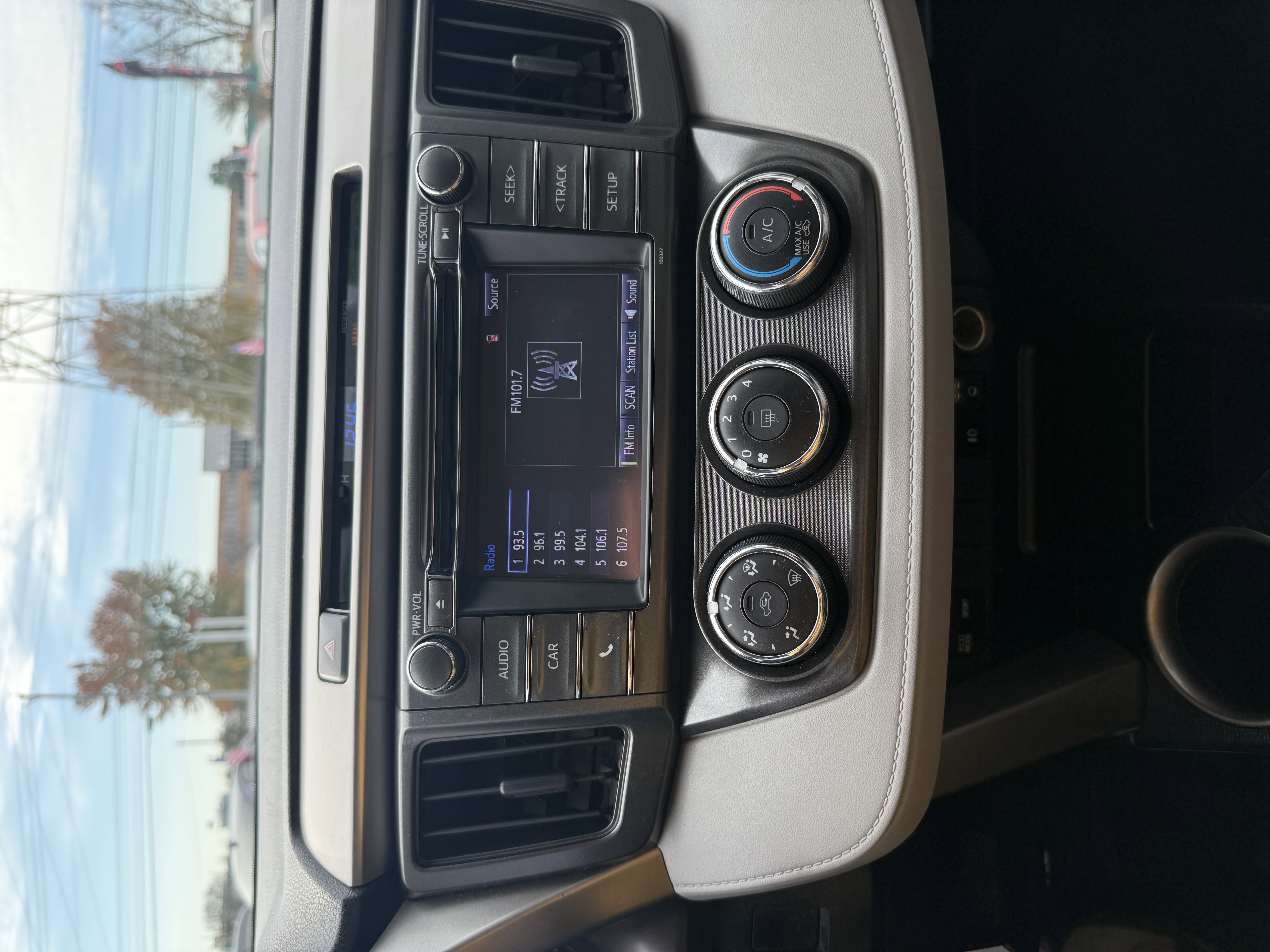 Used 2015 Toyota RAV4 LE image 11