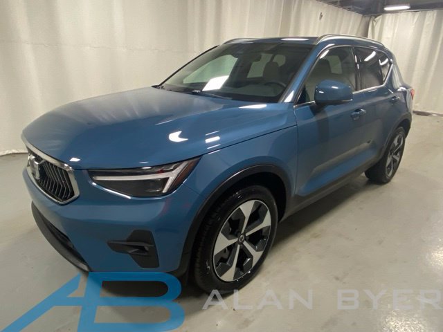 Used 2025 Volvo XC40 B5 Plus w/ Climate Package