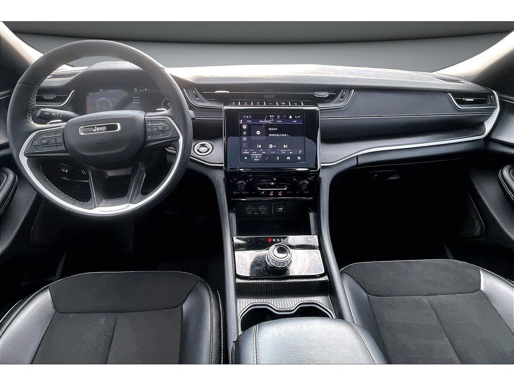 Certified 2025 Jeep Grand Cherokee Altitude image 17