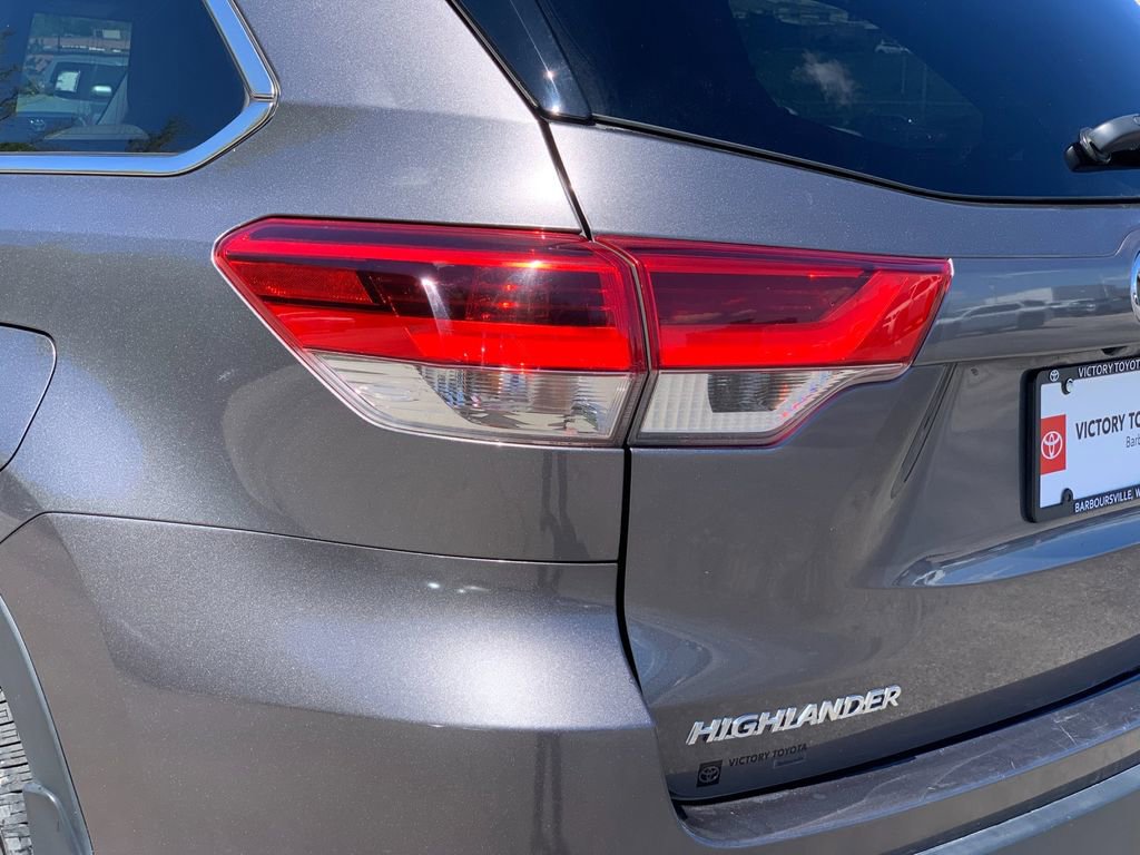 Used 2017 Toyota Highlander LE AWD/4WD image 36