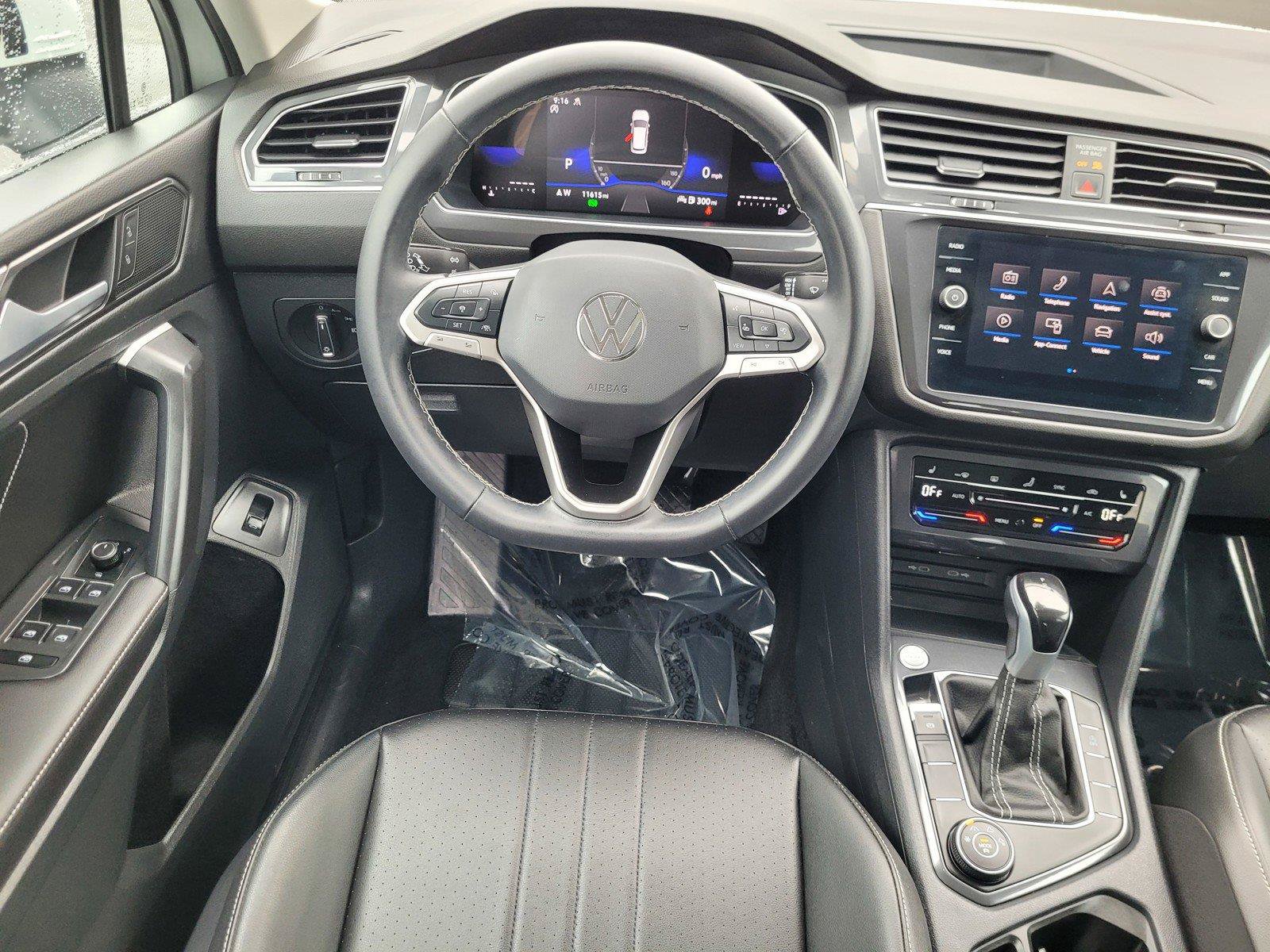 Certified 2024 Volkswagen Tiguan SE AWD/4WD image 19