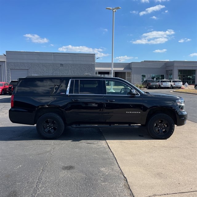 Used 2018 Chevrolet Suburban LT image 3